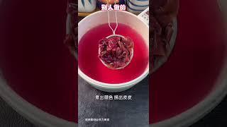 要是孩子想吃果冻，你就照着我这个方法做。自己做的果冻干净又卫生，做法还特别简单，吃起来QQ弹弹的！#果冻#自制果冻#水果果冻#白凉粉的100种吃法#白凉粉果冻 #吃货推荐官