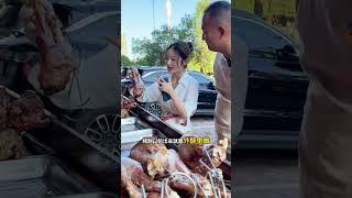 最近来吃这个脆皮鲜羊腿的人也太多了，不过是真好吃！#怀化美食推荐