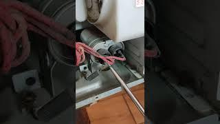 CUIDADOS Y PRECAUCIONES , HORNOS DE MICROONDAS , COMO DESCARGAR EL CAPACITOR DE ALTA TENSIÓN .