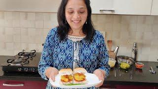 Street Style Vada Pav with secret red chutney - मुंबई का फ़ेमस वडा पाव बनाए लाल चटनी के संग