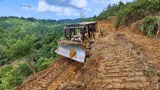 EXTREME BULLDOZER OPERATION ON THE EDGE! Bulldozer Battles Steep Cliffs & Loose Soil