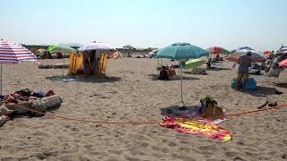 Domenica in spiaggia della Lecciona, le opinioni dei bagnanti sul tratto nudista