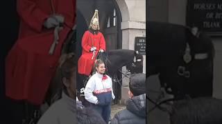 WHEN THE TOURIST GOT TO CLOSE #kingsguard