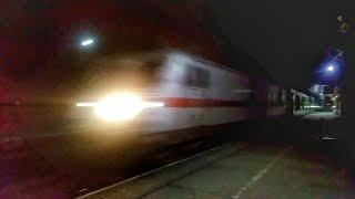 Brutal Wap7 with 9 coacher Kolkata Patna Garib Rath cruising past at 130 kmph