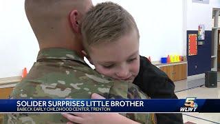 Soldier returns home, has emotion surprise for his little brother