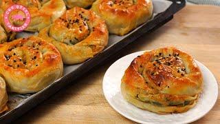 TEPSİ TEPSİ YAPIN! YİYENLER BAYILIYOR  Çıtır Börek Sosu, Efsane İç Harcı ile Ispanaklı Börek Tarifi