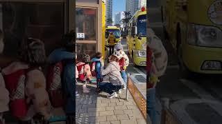5살언니 유치원 첫 등원 #씩씩해 #멋져 #오빠도최고 #원복입고 #잘다녀와 #사랑해 #schoolbus #preschool