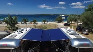 Mit dem Airstream 684 an der Küste in Kroatien (Kurzversion)