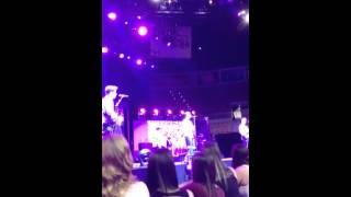 Jonas Brothers Sound check- Happy birthday