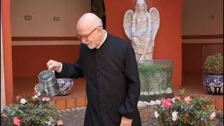 La boda del Huitlacoche. Regando las plantas y cuidando el agua.