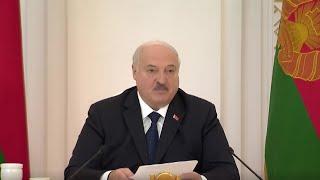 Лукашенко: "В плане парковок полный хаос - немало любителей затолкать свою машину куда угодно!!!"