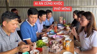 Lần đầu anh em Khương Dừa được thưởng thức món Phở Mông, ai ăn cũng khóc nức nở