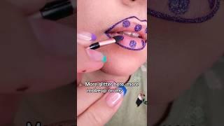 Don't miss one of the easiest glitter lips tutorials ever! 