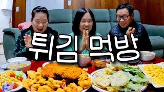 [먹방 브이로그] 빠삭한 튀김 한보따리 쌓아놓고 먹방 (수제돈까스,연근튀김,깻잎튀김,옥수수튀김,새우튀김,연어초밥,광어초밥,가쓰오우동,샐러드)