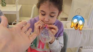 Eylül ve Poyraz Su Maymuncuklarıyla Renkli Balon Yaptı | fun kids video