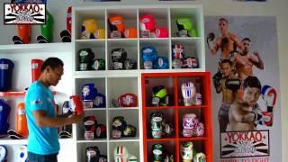 YOKKAO Muay Thai Shop Bangkok: Saenchai Shopping Muay Thai Gloves!