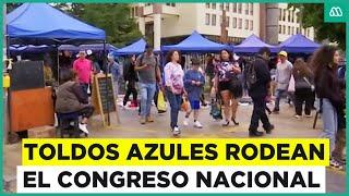 Todos azules rodean Congreso: Vecinos y vendedores ambulantes en conflicto