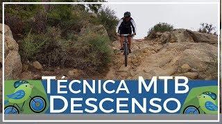 Técnica de descenso de trialera senda con piedras cómo bajar con la bici de montaña