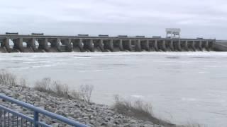 Kentucky Dam Spilling 300,000 cfs