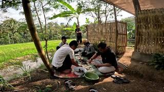 NANGKAP IKAN, MASAK NGALIWET DAN MAKAN BERSAMA DI HALAMAN RUMAH