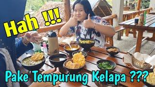 Unik !!! DiTempat ini Tempurung Kelapa Dijadikan Wadah Makan dan Minum ???