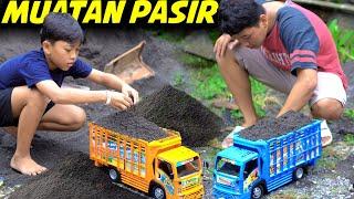 MUATAN PASIR DI TRUK PLASTIK BARU DITDIM, KUAT GAK YA??