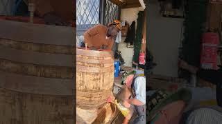 Boxenstopp Fasswechsel - A frischer Hirsch an der Augustiner Festhalle Sauguade  Arbeit 