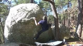 Fontainebleau - La Fontaine Saint-Bernard - Le Platiste (assis) 7A(7B)