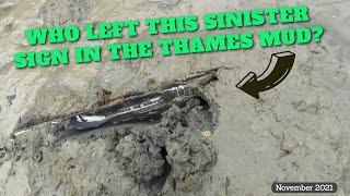 Who threw a Sign in the Thames Mud to be discovered decades later?  Mudlarking the Thames (Nov 2021)