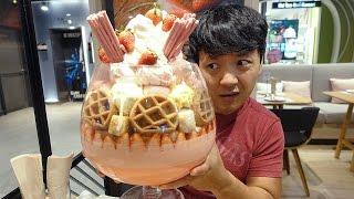 MASSIVE Ice Cream Sundae,  22 SCOOPS!!! in Bangkok Thailand!