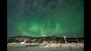 Alaska Railroad 貨物通過とオーロラ