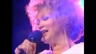 SUE RANEY travels the world but wants to EAT HOME  (Live Smooth Jazz Vocal with Lyrics)