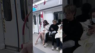 지하철에서 갑자기