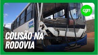 Ônibus escolar de Chã Grande colide na traseira de caminhão na PE-71