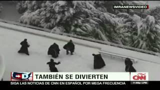 Mira esta pelea de monjes franciscanos