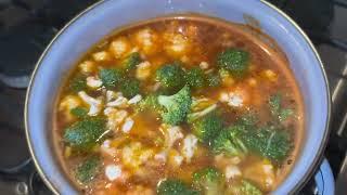 Preparación de sopa de verduras con pollo por Annie para Faviola - Yo Amo San Pedro de la Cueva