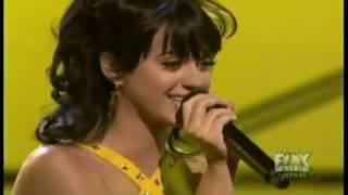 Katy Perry - I Kissed a Girl (LIVE)