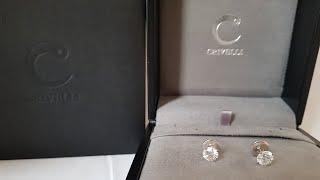 У нее глаза 2 бриллианта в 3 карата))) Пусеты Crivelli общая масса камней 3.1ct!