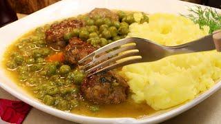 Lunch for my children and family. Everyone loves this dish. Peas with juicy and soft meatballs.