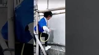 Покраска фасада дома безвоздушным краскопультом. Окрасочный аппарат в работе.#shorts #subscribe