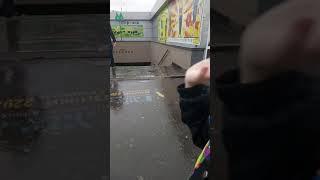 станция позняки, вход в метро