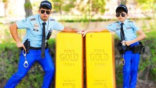 Jason and Alex protect gold bars story as Detectives