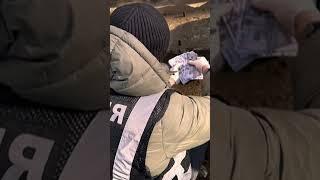 Працівник оборонного підприємства за $3500 «торгував» бронюванням