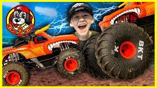 Monster Jam RC Trucks - MEGA El Toro Loco PUMP TRACK CHALLENGE