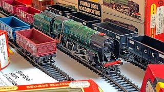 Hornby Railways R.861 B.R. 2-10-0 Locomotive 9F “Evening Star” with mineral wagons