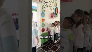 Teacher Does A Fun Exercise For Students At School (: kopshti_dritaedijes)