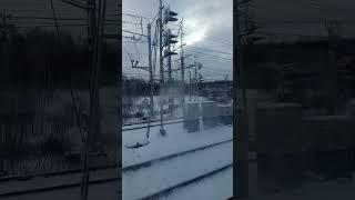 несемся через апрельскую вьюгу