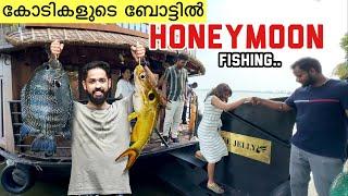 Swimming pool ഉള്ള ബോട്ടിൽ honeymoon-നു പോയതാ... | MOST LUXURIOUS HOUSE BOAT IN KERALA