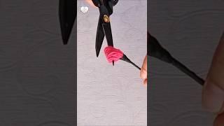 Örgü İpiyle Sanata Dönüşen Çiçekler