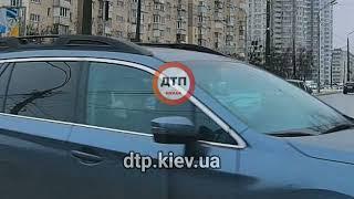 В Києві на вулиці тростянецька антіпова потужник на Субару повернув ліворуч і не пропустив читача.